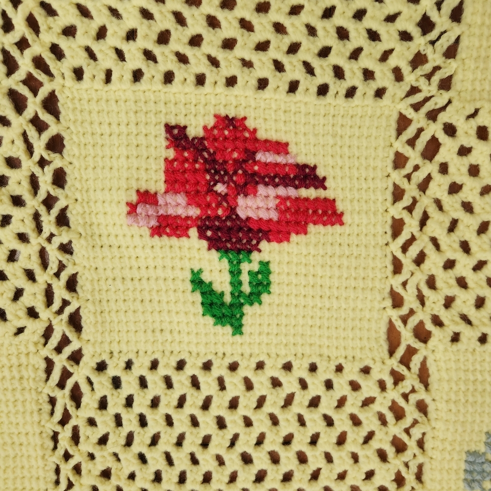 Vintage Crochet Afghan Flower Garden Sofa Spring Throw Blanket - Picture 6 of 9